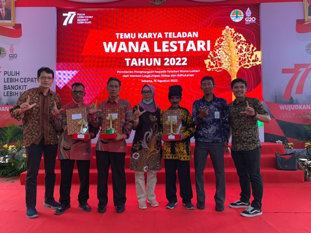 https://dishutkaltim.com/public/admin/images/gambar_berita/1660871130_WhatsApp Image 2022-08-19 at 09.04.15.jpeg